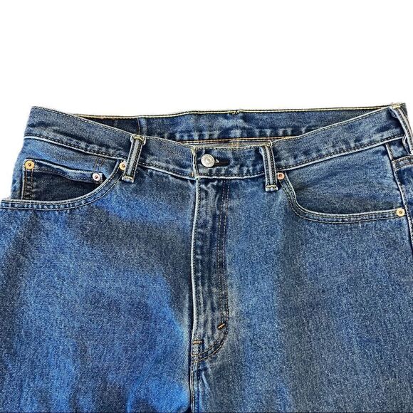 Levi’s 550 Jeans. Medium Wash. Size 36/29. Great Used Condition!! - Picture 2 of 7